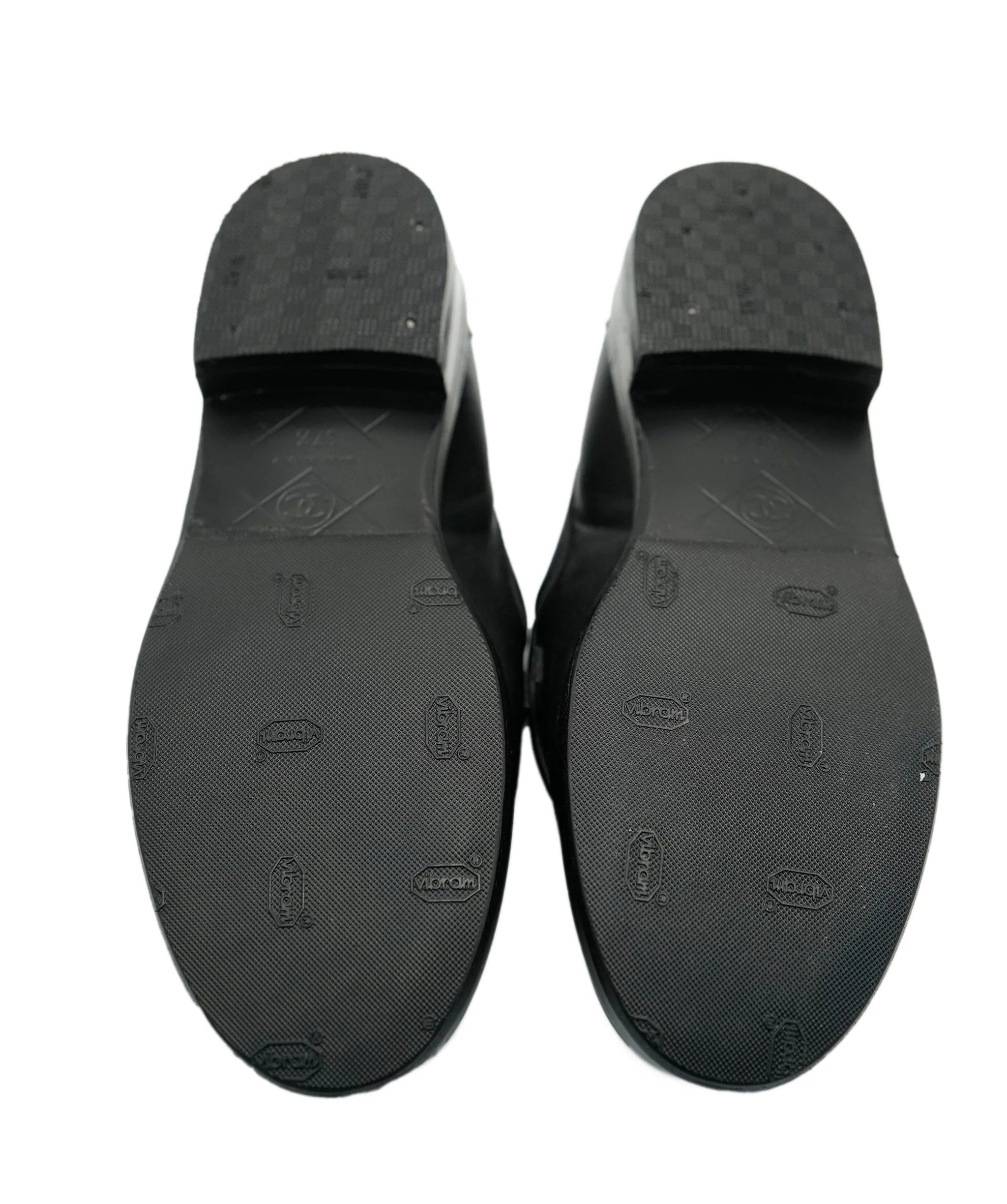 Chanel black turnlock loafers size 37.5  AJL0252