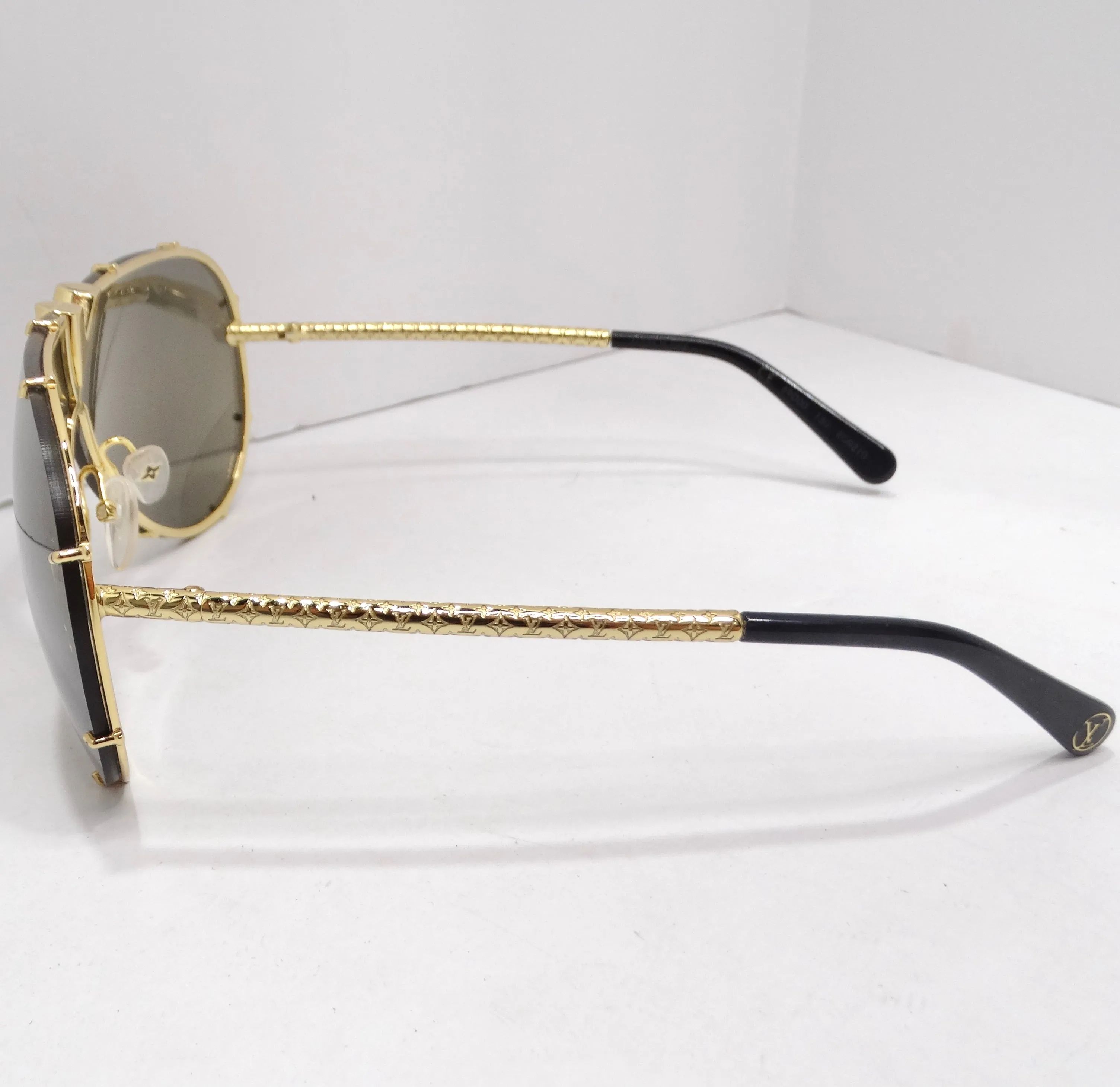 Louis Vuitton LV Drive Sunglasses Gold