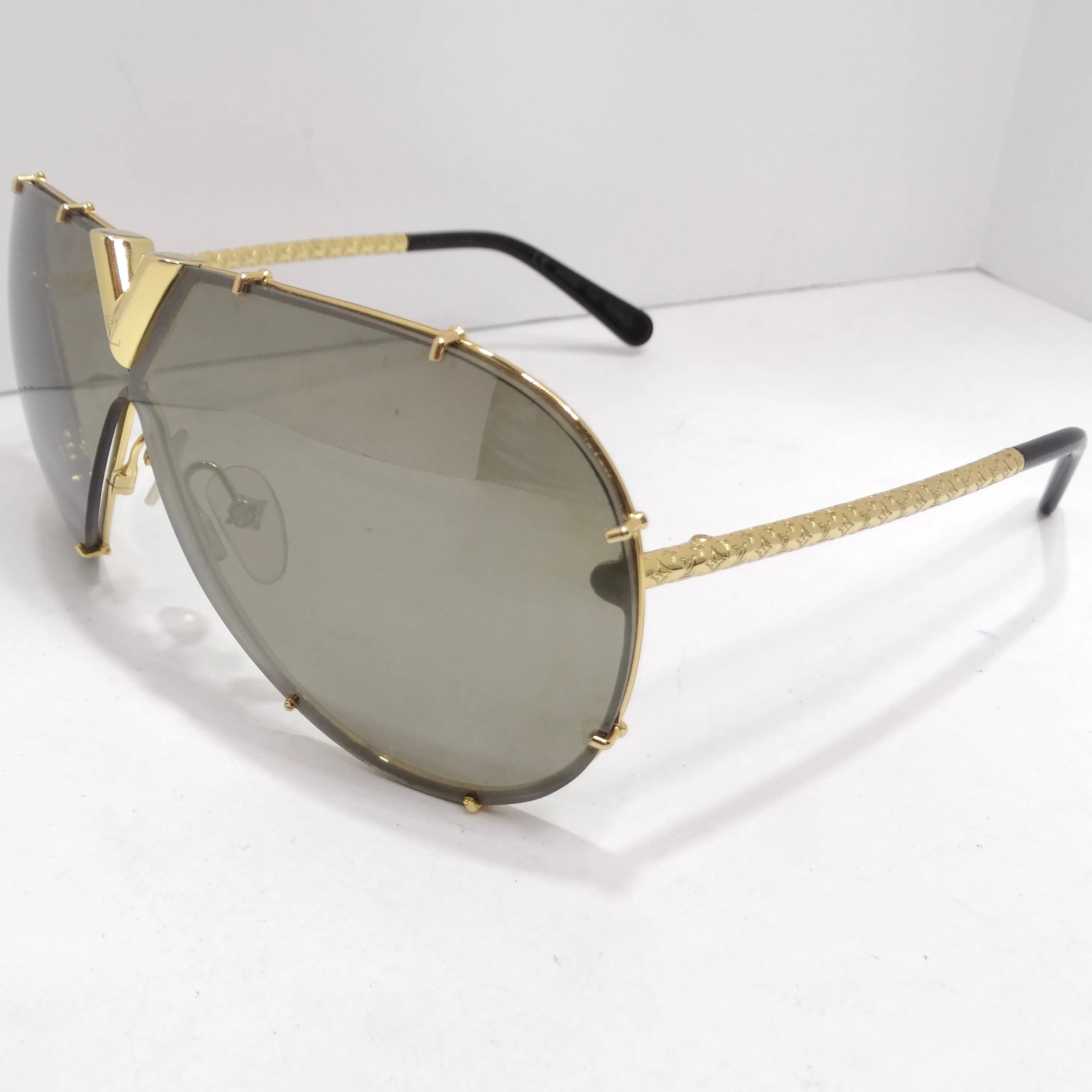 Louis Vuitton LV Drive Sunglasses Gold