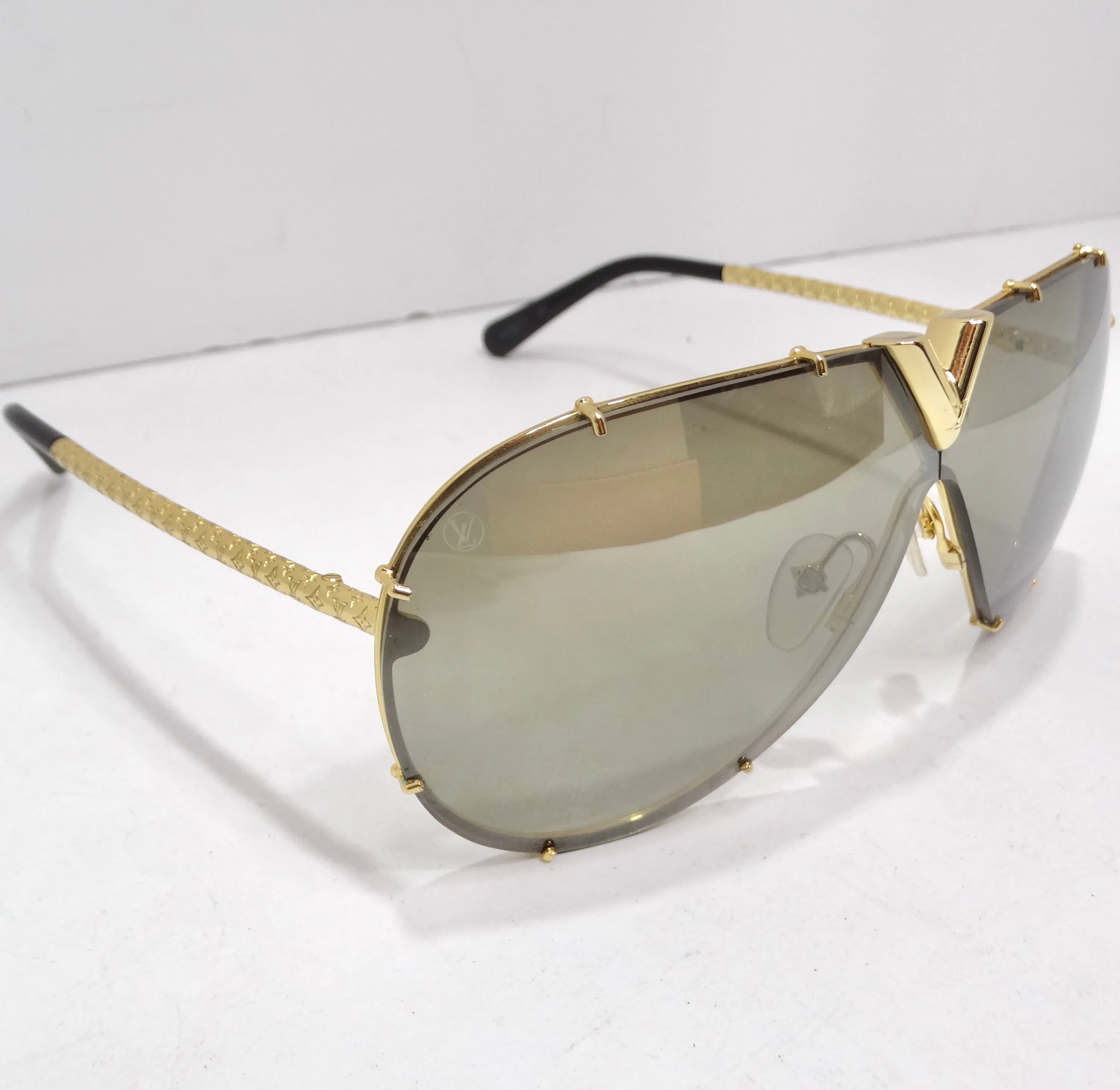 Louis Vuitton LV Drive Sunglasses Gold