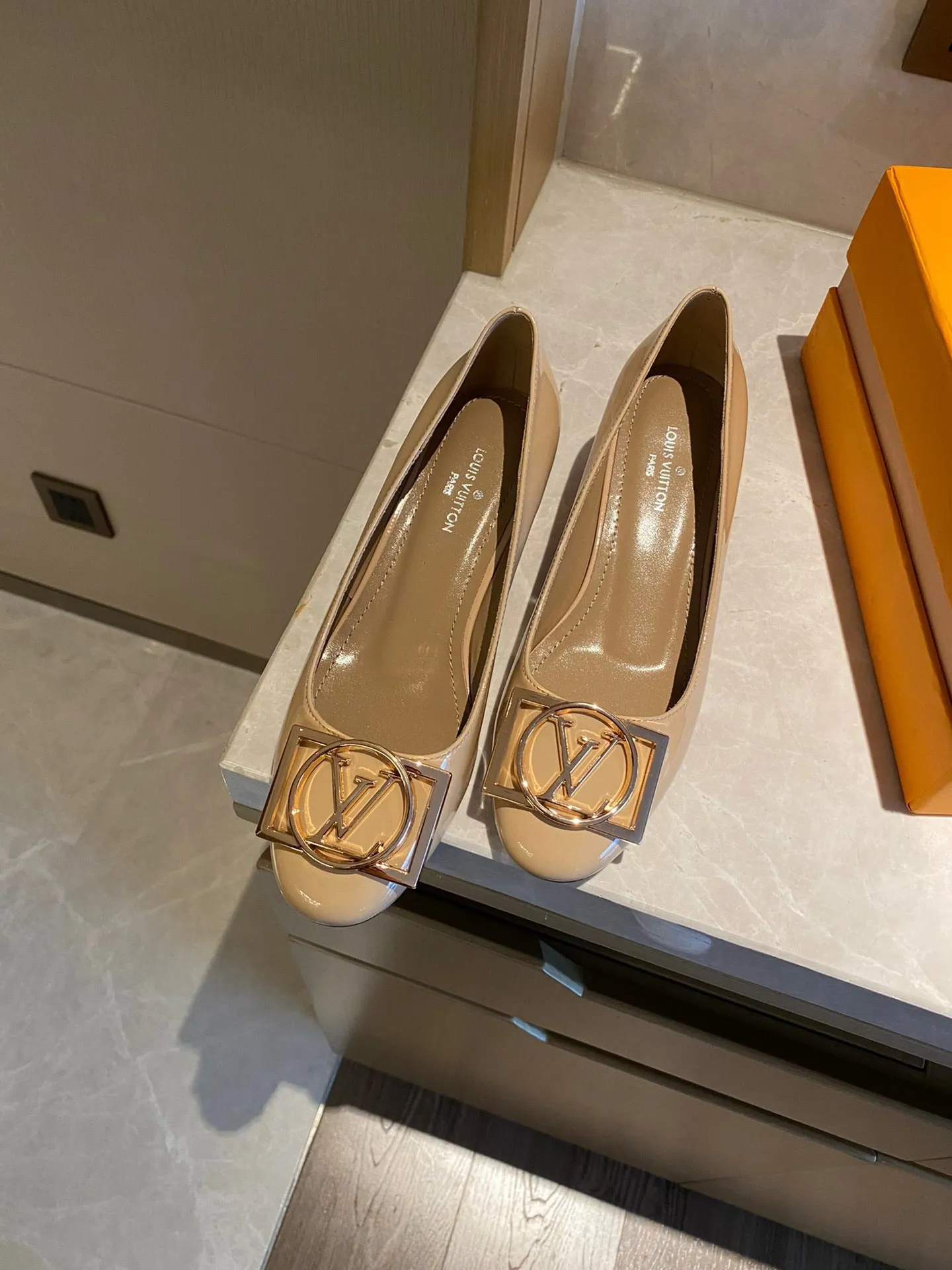 SE791  Size5-10   Material: Cowhide  Lining: Sheep skin Sole: Italian leather