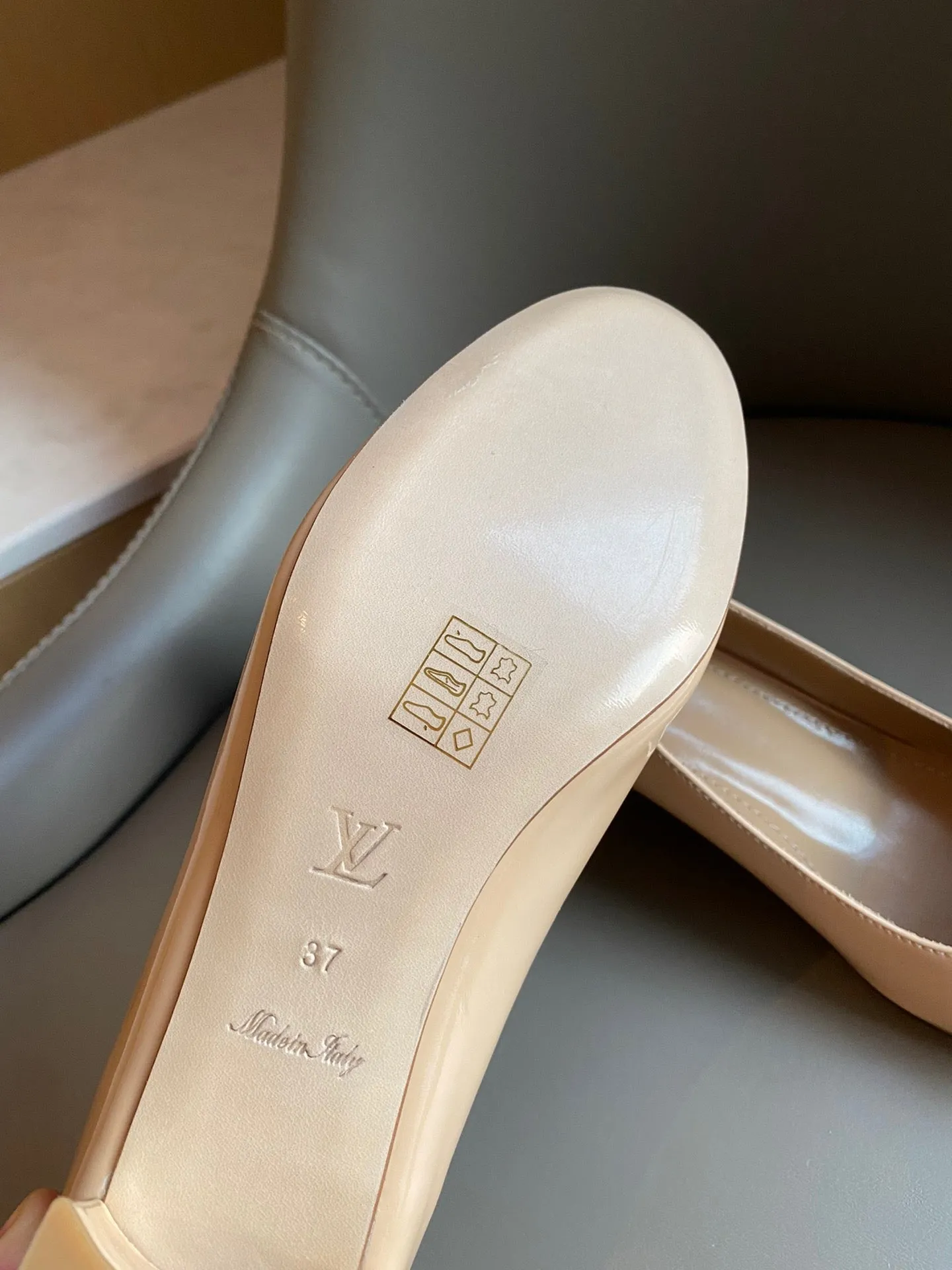 SE791  Size5-10   Material: Cowhide  Lining: Sheep skin Sole: Italian leather