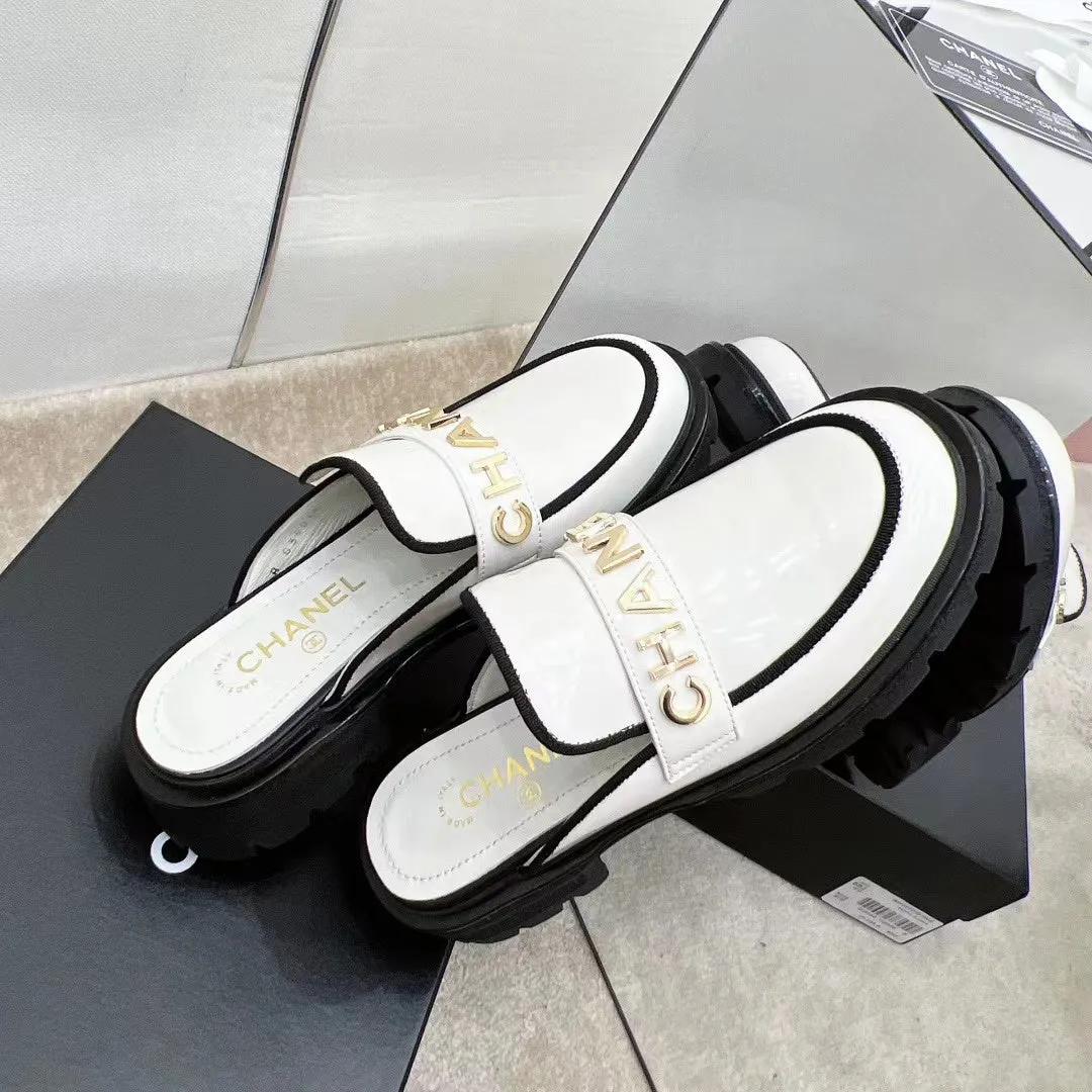 SE976 Chanel loafers / Size5-9